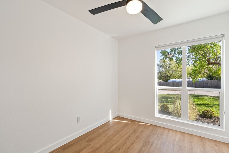 Building Photo - 5200 King Charles Dr