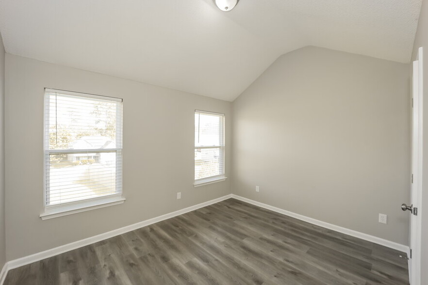 Building Photo - 265 Redding Ridge