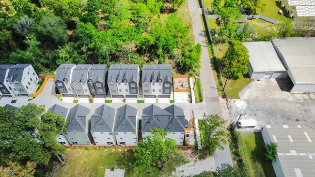 Building Photo - 5302 Kindred Gdn Ln