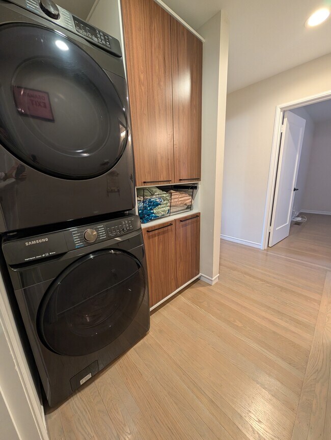 Building Photo - 4532 Reinhardt Dr