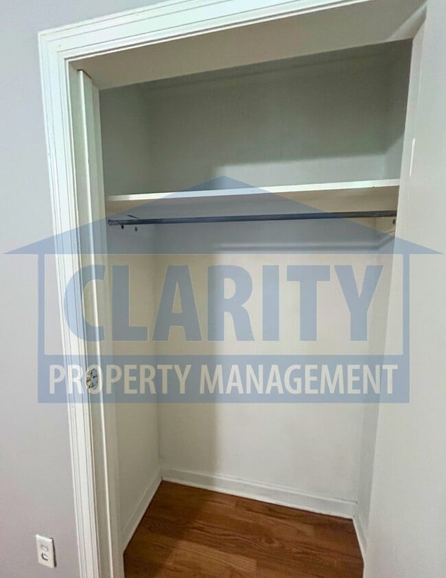 Building Photo - Three bedroom home in Downtown Cleveland!