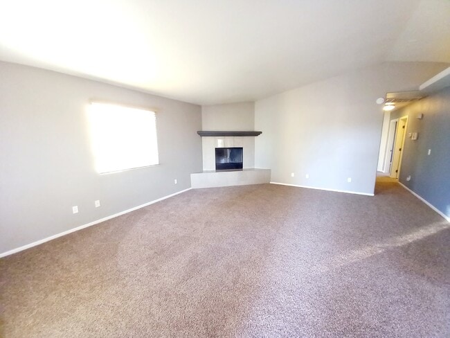 Building Photo - Spacious 3 bedroom, 2 bath with bonus room in Indian Cove