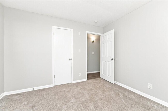 Building Photo - 515 Landers St