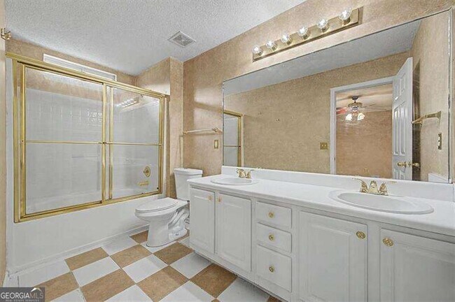 Building Photo - 2025 Baramore Oaks Dr