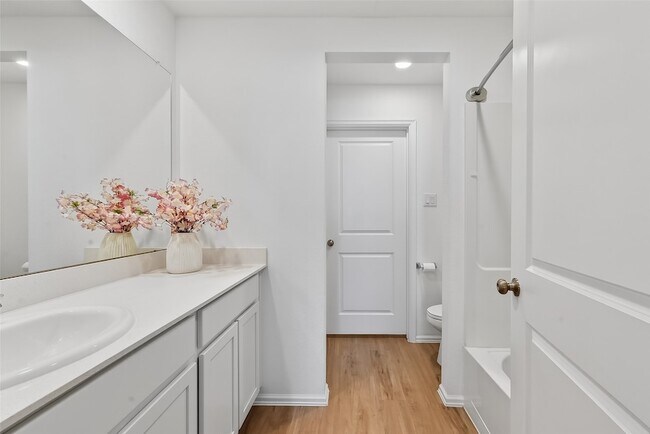 Building Photo - 7402 Clover Chase Dr