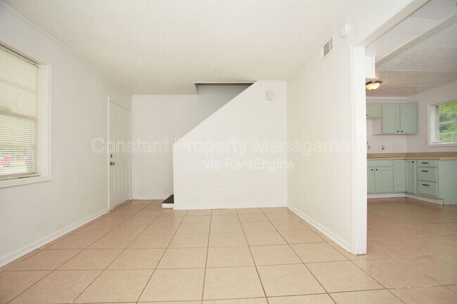 Building Photo - 1105 Stephens St