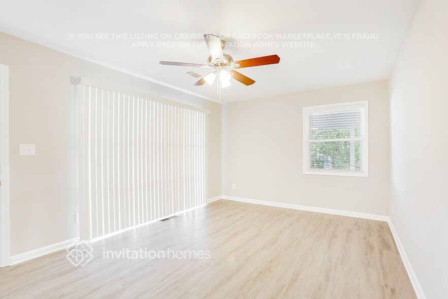 Building Photo - 2355 Collier Dr