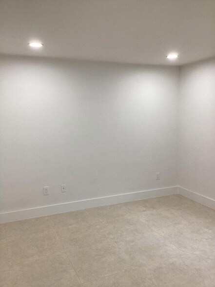 Building Photo - 1011 Crystal Way