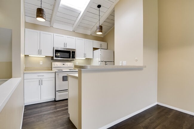 Building Photo - 207 Hi Cir N