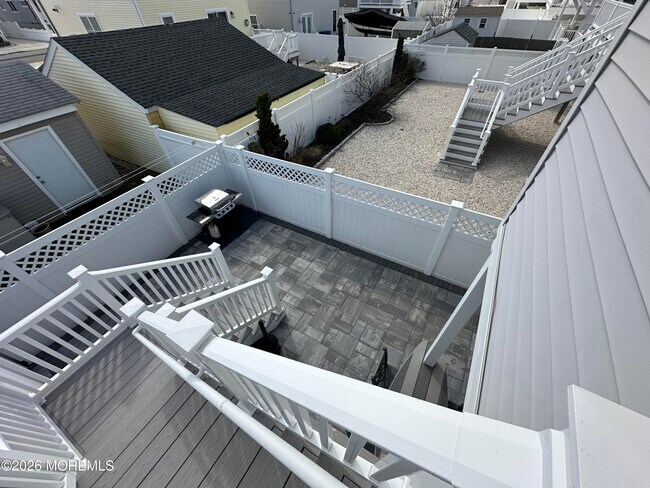 Building Photo - 17 7th Ave