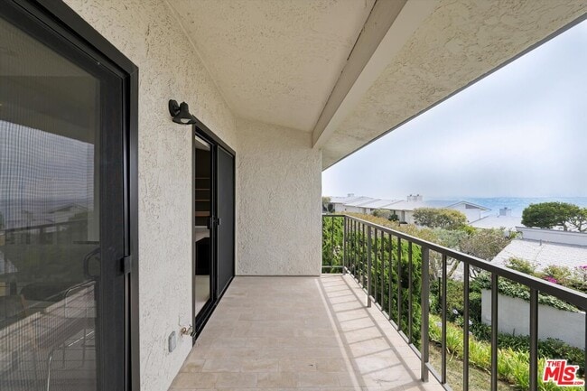Building Photo - 6789 Shearwater Ln