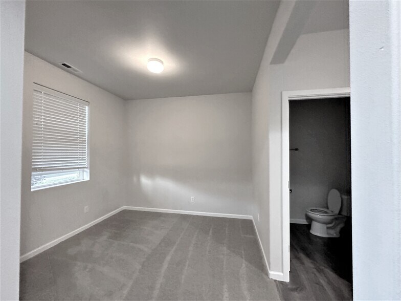 Building Photo - 8921 170th St NE