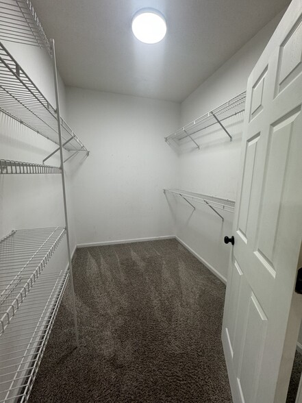 Master walk-in closet. - 1701 Water Oak Dr