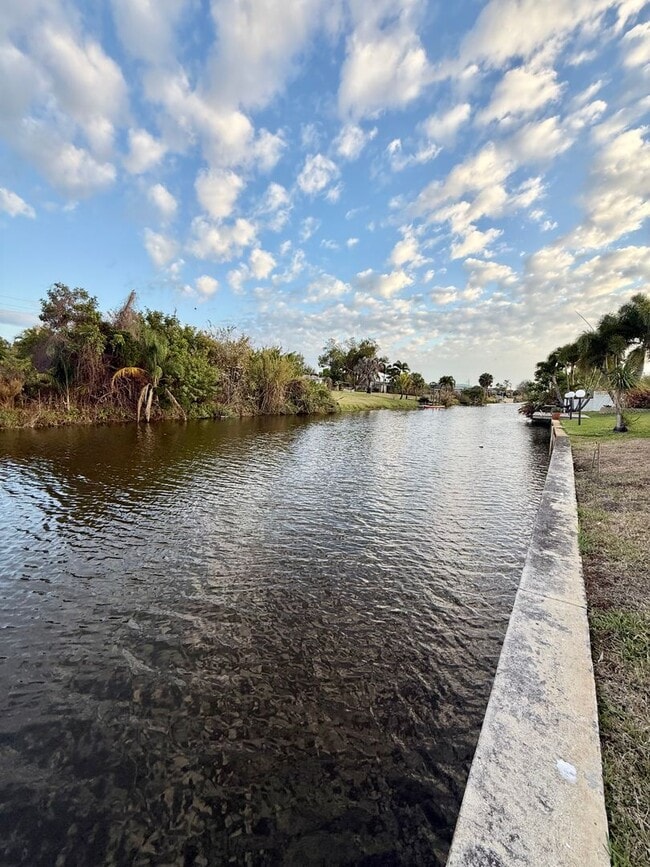 Building Photo - Stunning Furnished Pool him on Accessible Canal