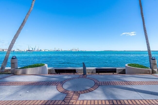 Building Photo - 540 Brickell Key Dr