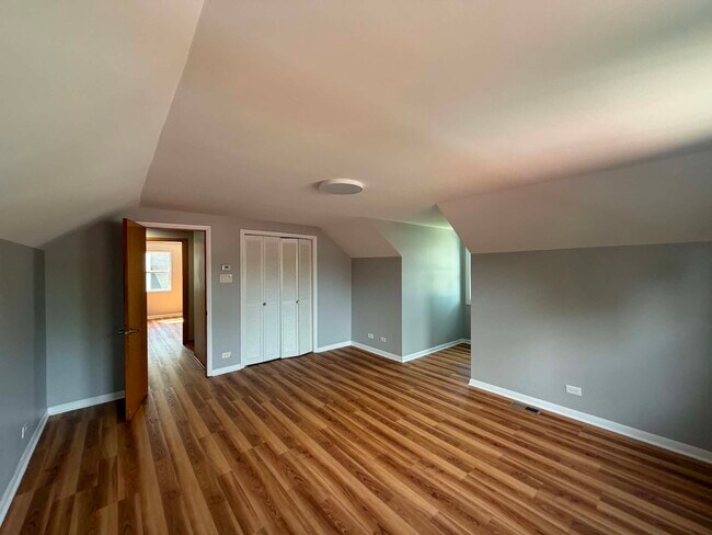 Building Photo - 9243 Lynwood Dr