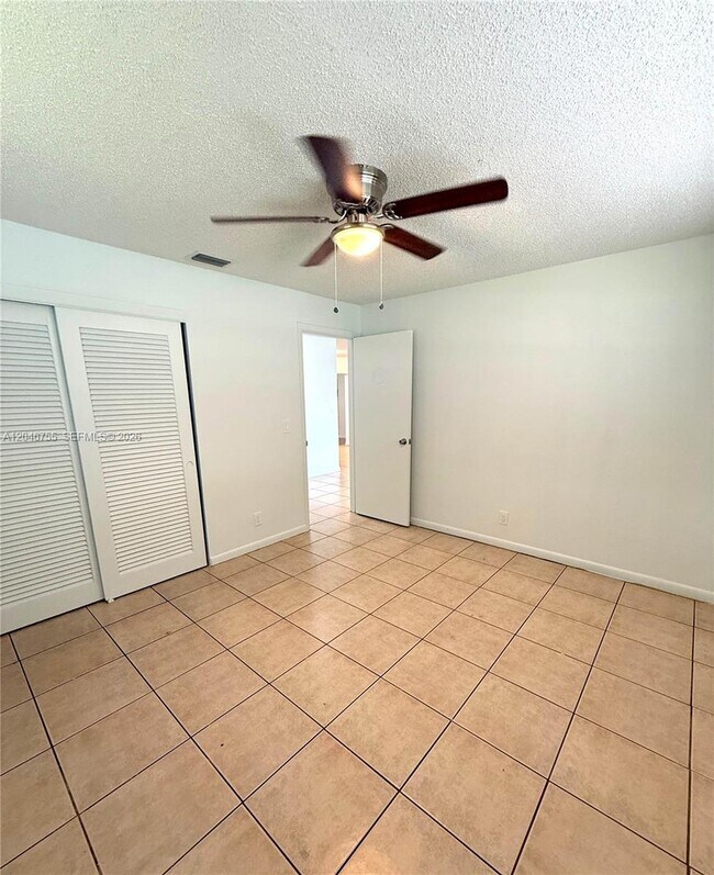 Building Photo - 12096 Dolphin Dr