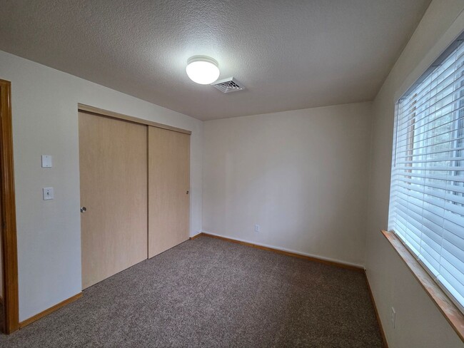 Building Photo - s2980