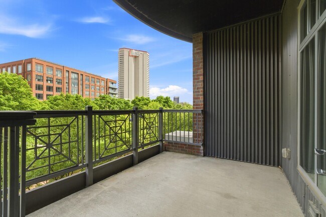 Building Photo - 250 Daniel Burnham Square