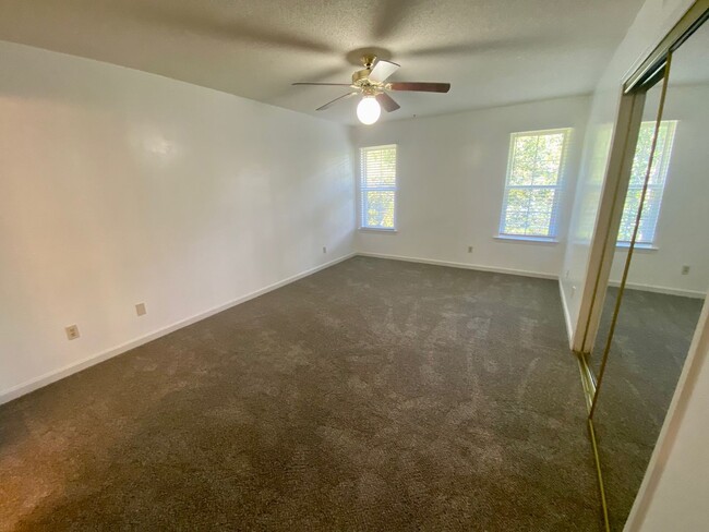 Building Photo - West AVL - Newly Renovated 2/2 Condo