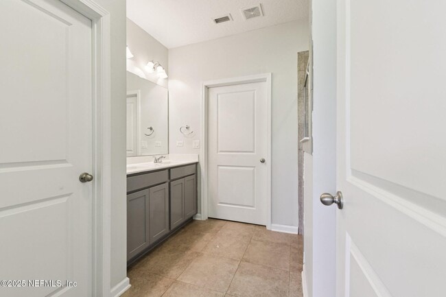 Building Photo - 3215 Chestnut Ridge Way