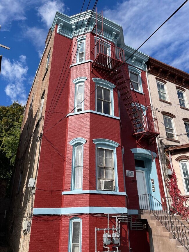 Building Photo - 295 Liberty St