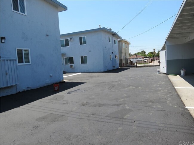 Building Photo - 10809 Elliott Ave