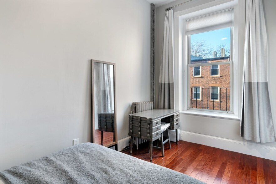 Building Photo - 1411 Washington St