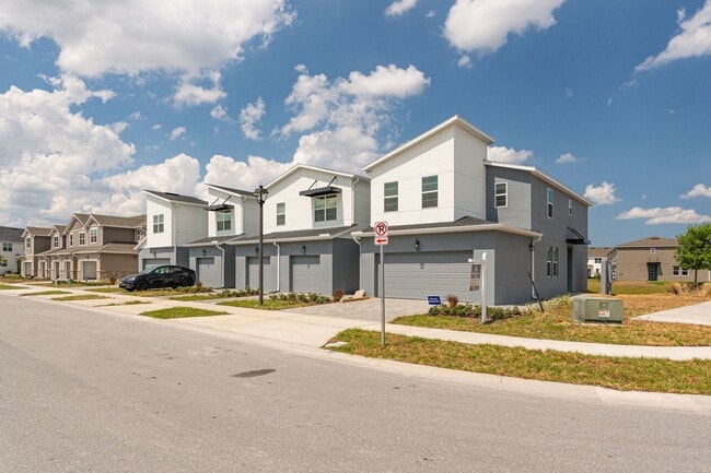 Building Photo - Almost Brand New 3 beds 2.5 baths in East ...