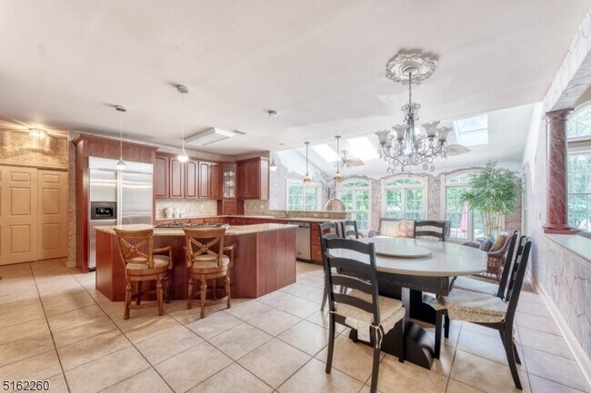 Building Photo - 12 Fieldflower Dr