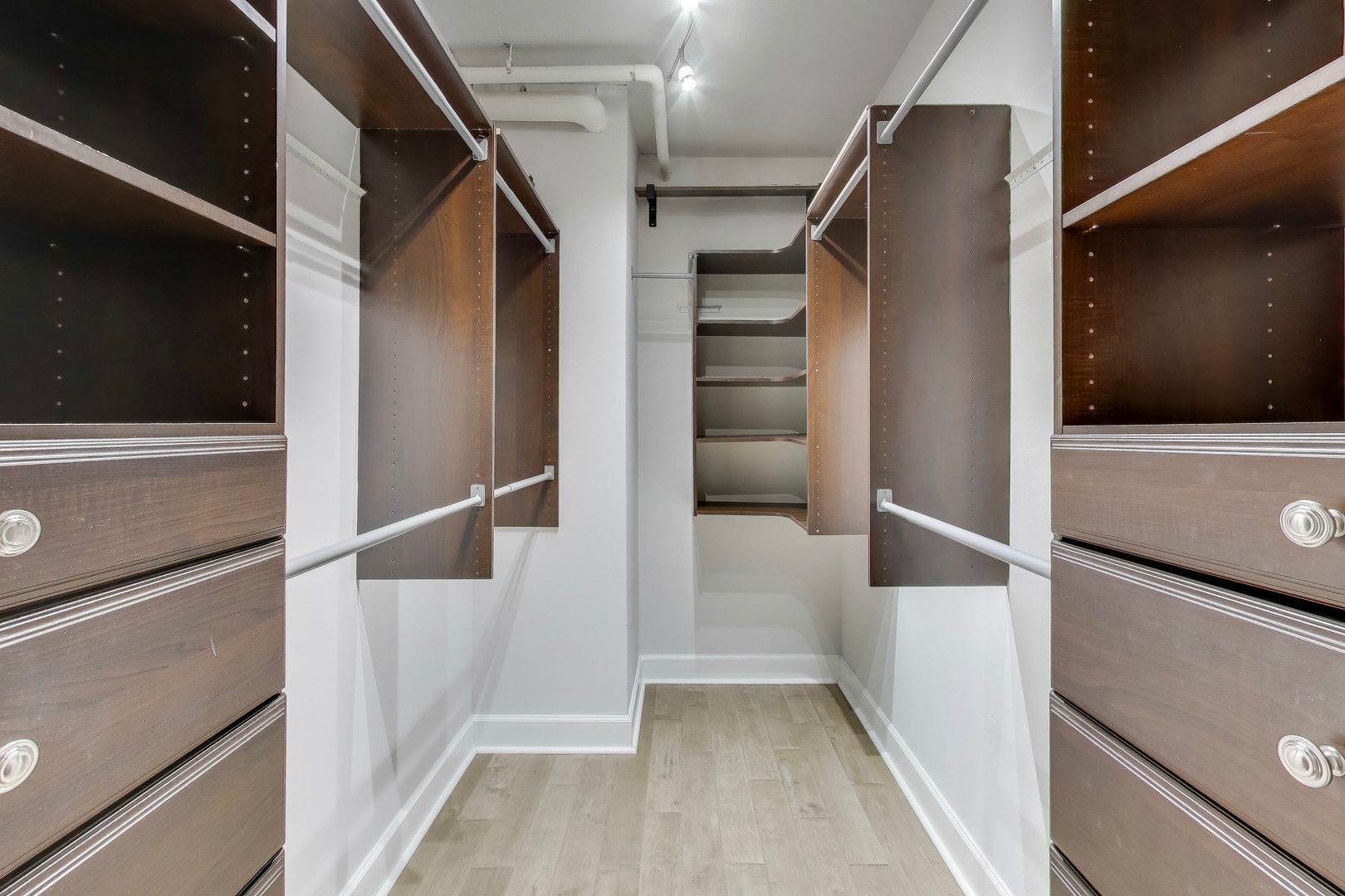 Building Photo - 5 E 14th Pl