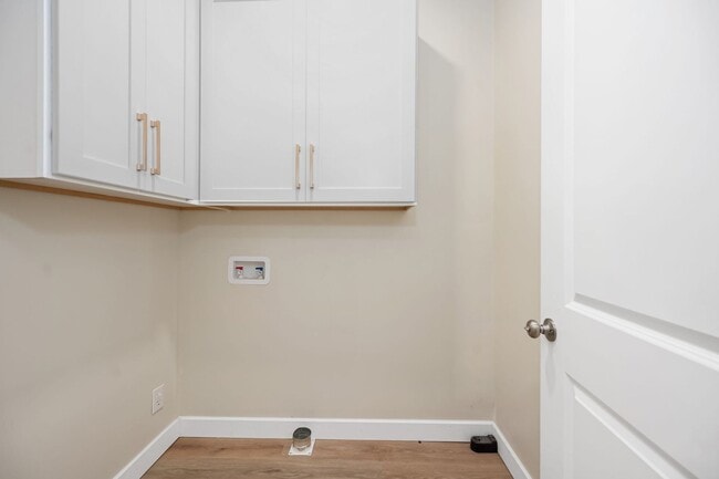 Building Photo - NORTHSIDE RARE GEM - FULLY RENOVATED 5+ BE...
