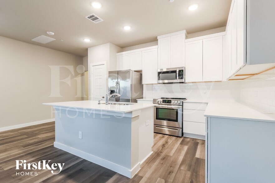 Building Photo - 381 N Centro Cir