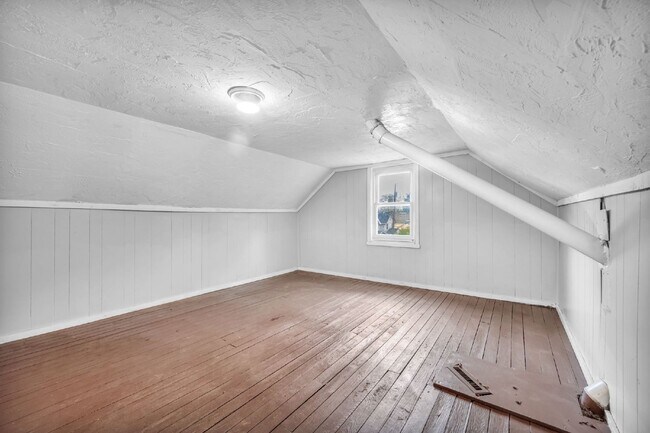 Building Photo - Newly renovated 4 bedroom HALF OFF MAY RENT