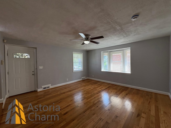Building Photo - Warm & Welcoming 3 Bed, 2 Bath Home with C...