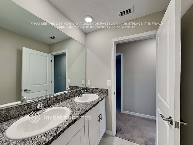 Building Photo - 2393 Jungle Dr