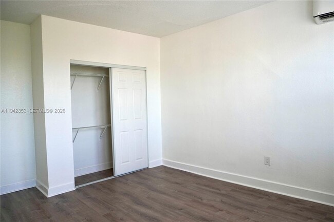 Building Photo - 501 SW 6th Ct