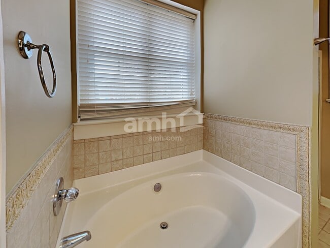 Building Photo - 1100 Secotan Pl