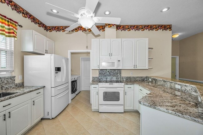 Building Photo - Beautifully Updated Villa