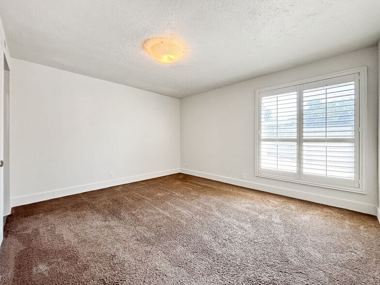 Building Photo - 4650 Quail Park Dr