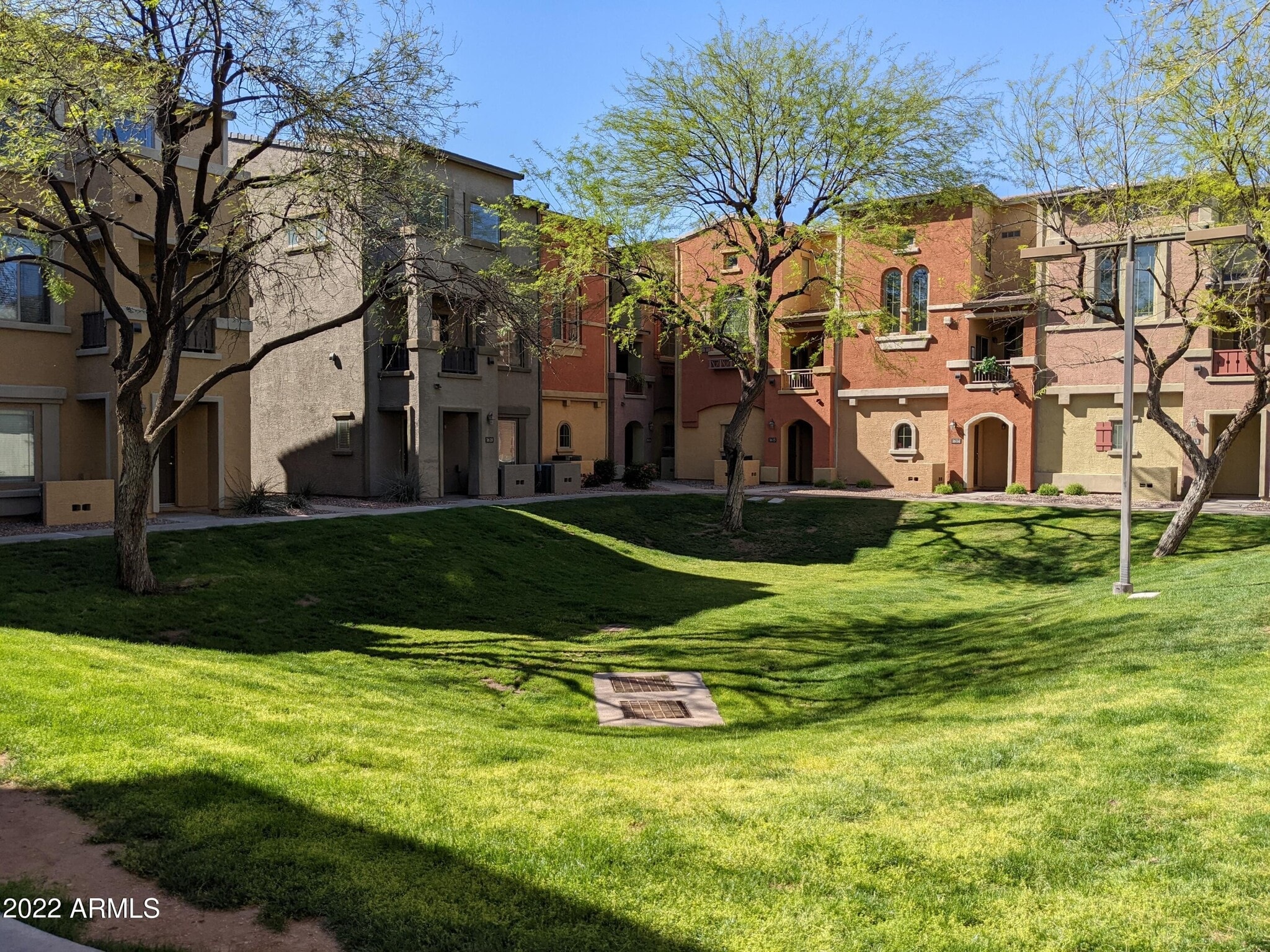 Building Photo - 2402 E 5th St