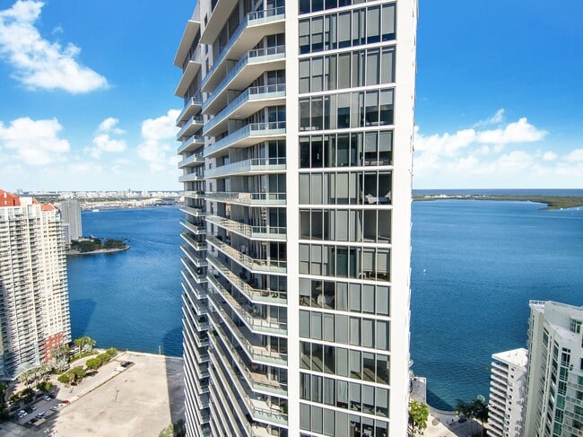 Building Photo - 1300 Brickell Bay Dr