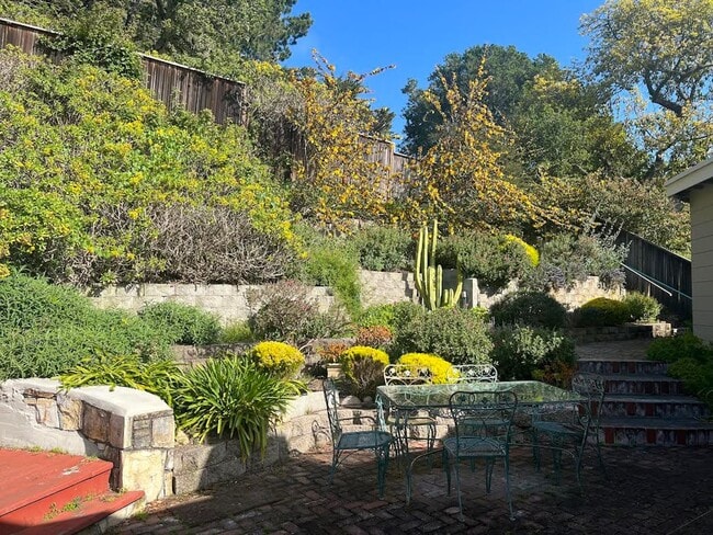 Building Photo - Mid Century Modern home in Monterey