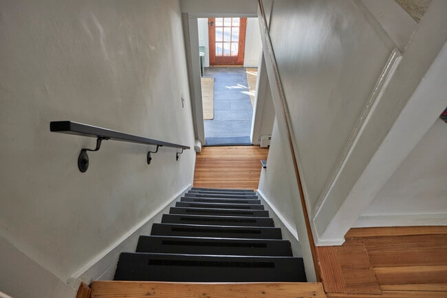 Building Photo - 41 Grinnell St