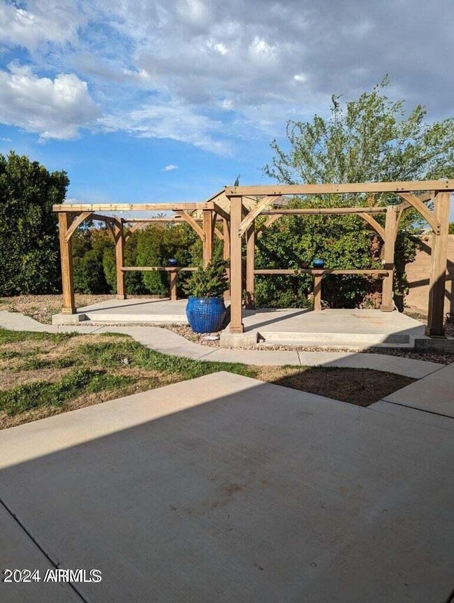 Building Photo - 9422 W Donald Dr