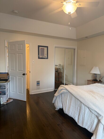 Building Photo - 1917 Wharton St