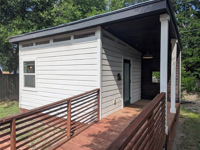 Building Photo - 5806 Glenhollow Path