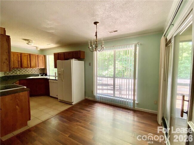Building Photo - 3914 Aster Dr