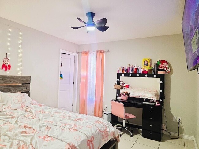 Building Photo - 2214 Durazno Ct