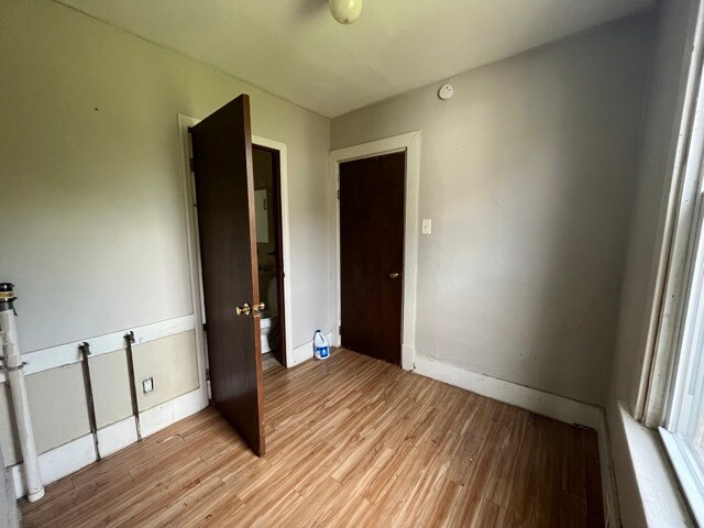 Building Photo - 133 Thompson Ave